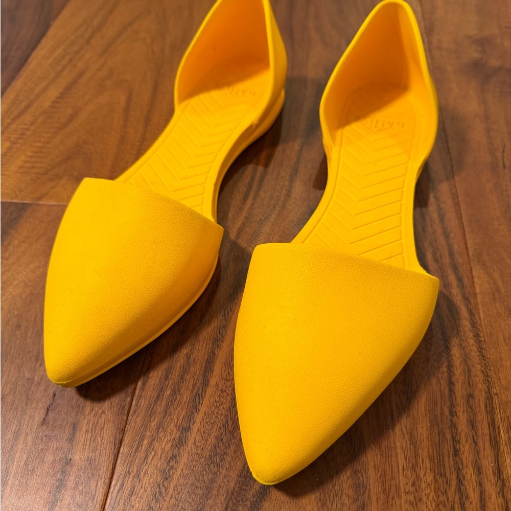 Yellow Native Flats - Picture 2 of 4
